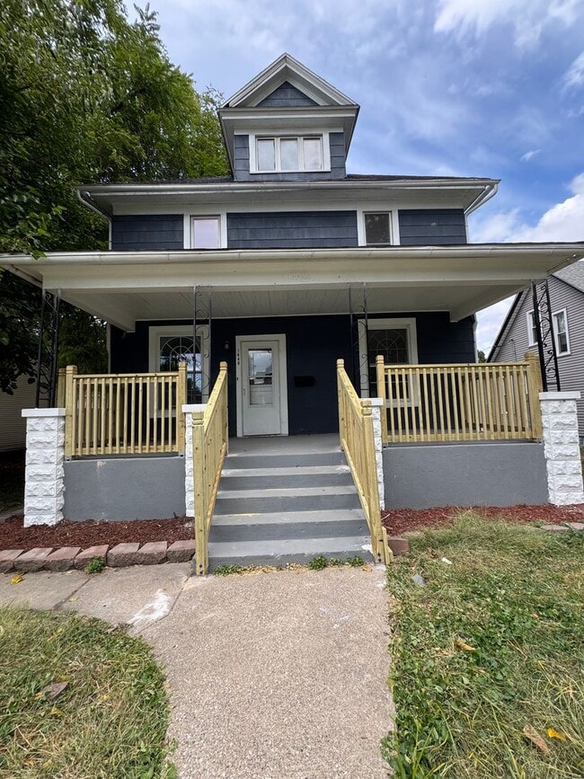 1446 W High St in Davenport, IA - Building Photo - Building Photo