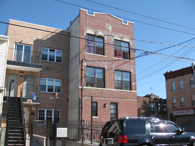 853 Belmont Ave in Brooklyn, NY - Building Photo - Building Photo