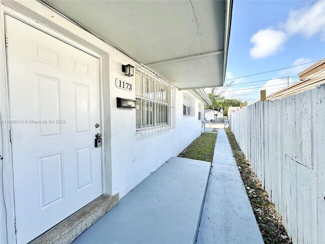 1171 NW 58th Terrace in Miami, FL - Building Photo - Building Photo