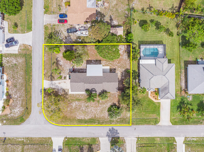 property at 602 SE Ridgely Ave