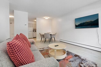 2225 W 8th Ave in Vancouver, BC - Building Photo - Building Photo