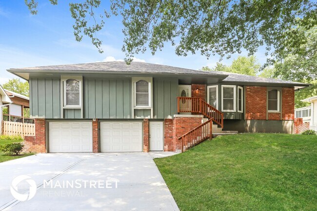property at 409 NW Meadowview Dr