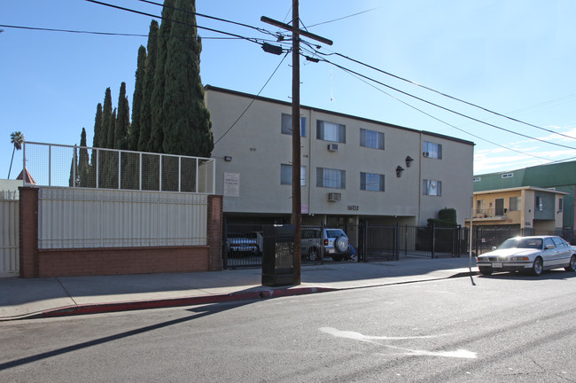 1602 Mariposa Ave in Los Angeles, CA - Foto de edificio - Building Photo