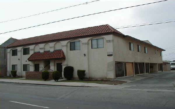 15917 Prairie Ave in Lawndale, CA - Building Photo