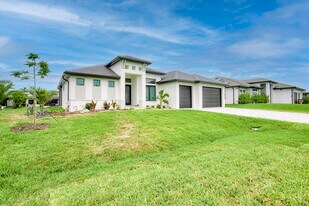2322 NW 39th Ave in Cape Coral, FL - Building Photo