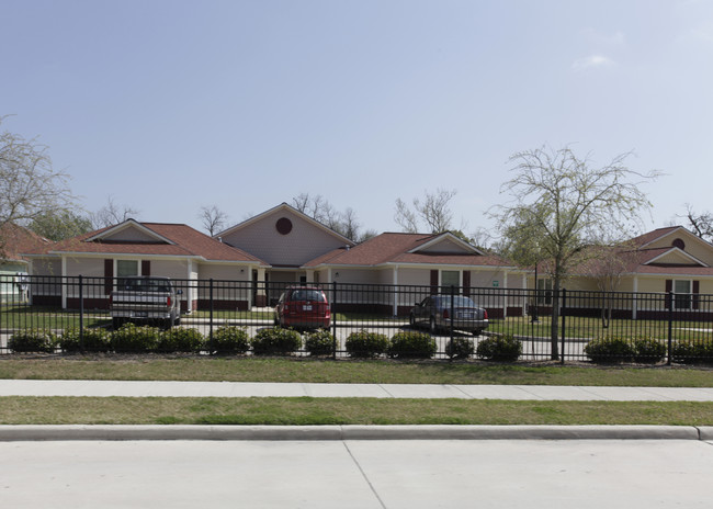 Cedar Drive Village in La Marque, TX - Building Photo - Building Photo