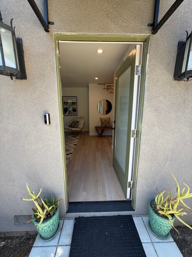 10351 Keswick Ave in Los Angeles, CA - Foto de edificio - Building Photo