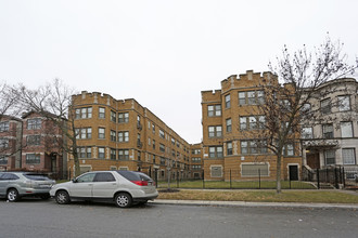 Renaissance Apartments in Chicago, IL - Building Photo - Building Photo