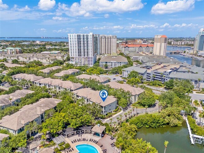 740 Mainsail Dr in Tampa, FL - Building Photo - Building Photo