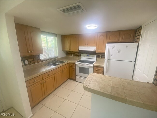 2920 Jackson St in Ft. Myers, FL - Building Photo - Building Photo