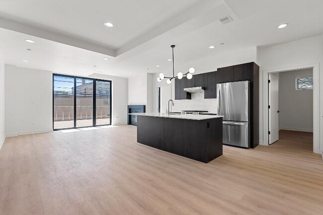 1801 W Grand Ave in Chicago, IL - Building Photo - Building Photo