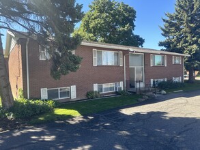 Holladay Villa Apartments in Holladay, UT - Building Photo - Building Photo