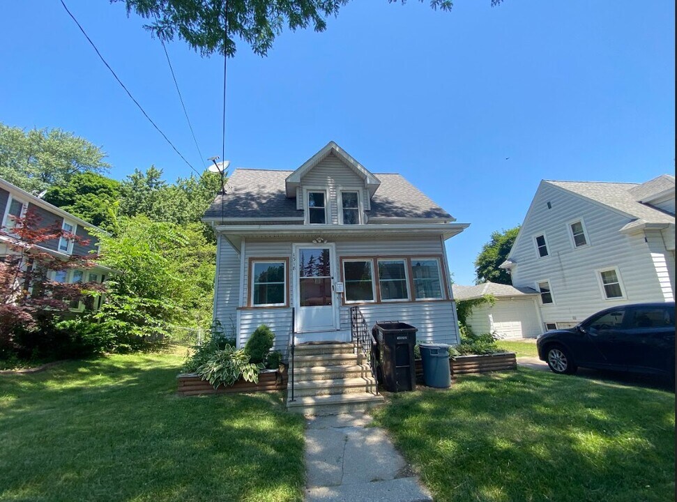 1318 Leroy St in Jackson, MI - Building Photo