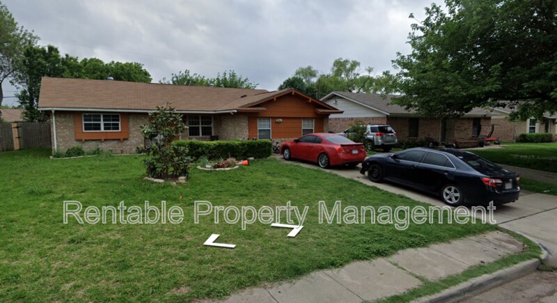 309 Forrest Hill Ln in Grand Prairie, TX - Building Photo