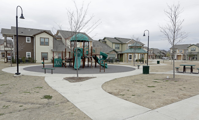 Buckeye Trails Commons in Dallas, TX - Building Photo - Building Photo