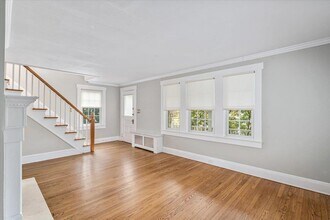 16 Egypt Ln in Locust Valley, NY - Building Photo - Building Photo