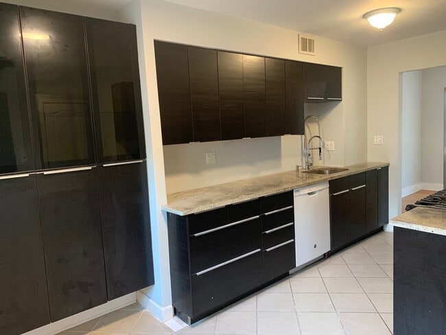 811 Hibbard Rd in Wilmette, IL - Building Photo - Building Photo