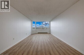 55 Green Valley Dr in Kitchener, ON - Building Photo - Building Photo