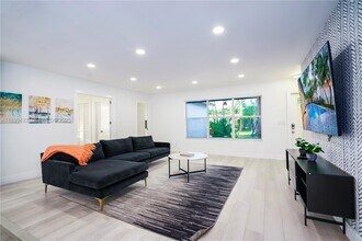 1244 Garfield St in Hollywood, FL - Foto de edificio - Building Photo