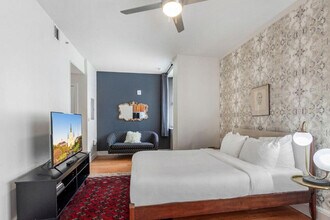 925 Common St in New Orleans, LA - Foto de edificio - Building Photo