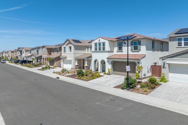 Folsom Ranch in Folsom, CA - Foto de edificio - Building Photo