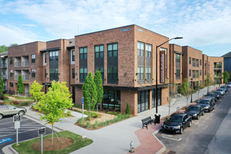 The Kirkwood Apartments at Edgewood in Atlanta, GA - Foto de edificio - Building Photo