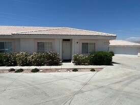 317 Phyllis Dr in Bullhead City, AZ - Building Photo