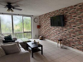 8401 W Sample Rd, Unit 14 in Coral Springs, FL - Building Photo