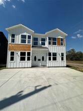 7710 Independence St in Houston, TX - Building Photo - Building Photo