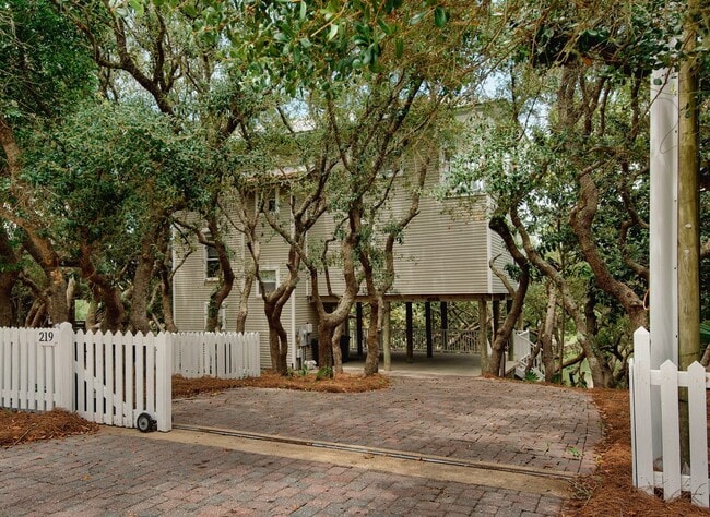 219 Blue Lake Rd