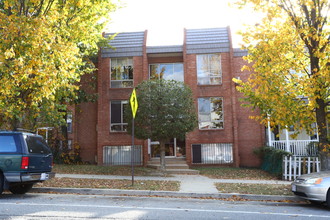 4317 Kansas Ave NW in Washington, DC - Foto de edificio - Building Photo