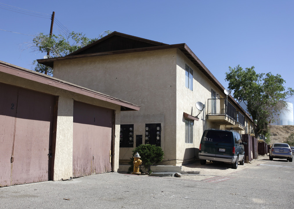 16518 Avalon Ave in Victorville, CA - Building Photo