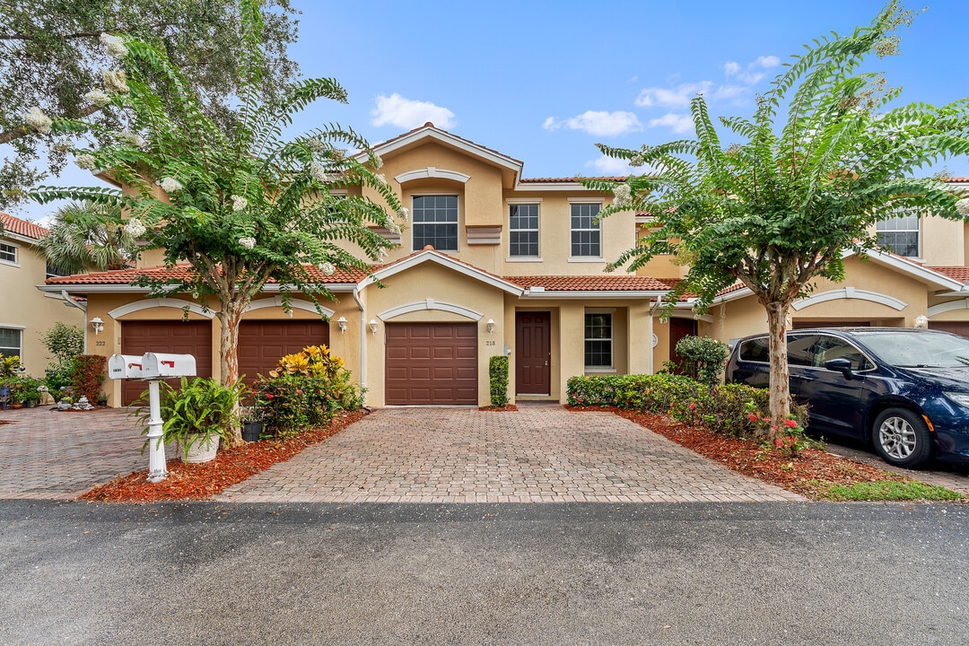The Enclave at St. Lucie West in Port St. Lucie, FL - Foto de edificio
