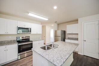 9076 Aegean Cir in Lehigh Acres, FL - Foto de edificio - Building Photo