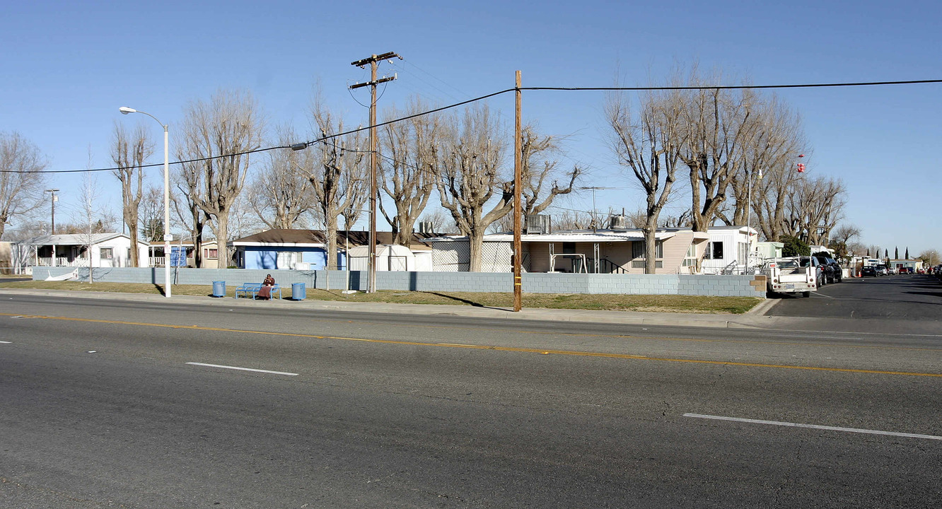 Blue Skies Mobile Home Park in Lancaster, CA - Building Photo