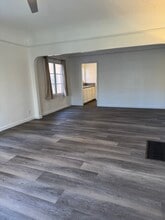 1221 Stearns Dr in Los Angeles, CA - Foto de edificio - Building Photo