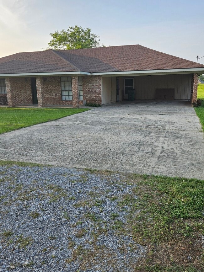 16320 Langlinais Ln in Abbeville, LA - Building Photo - Building Photo