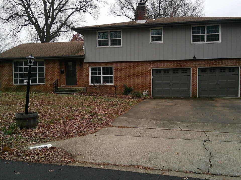 3030 E Rocklyn Rd in Springfield, MO - Building Photo