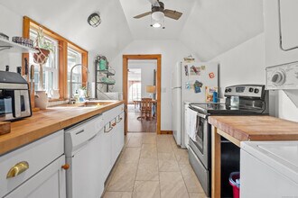 14 S Pine St in East Lyme, CT - Building Photo - Building Photo