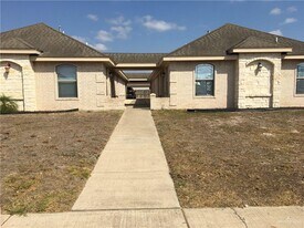 12 E Diamondhead Ave in Alton, TX - Building Photo