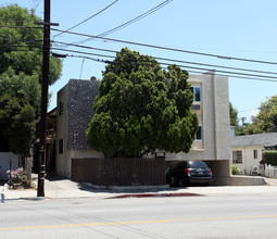 7012 Woodley Ave in Van Nuys, CA - Building Photo - Building Photo