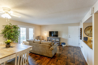 Summer Creek Apartment Homes in La Vergne, TN - Building Photo - Interior Photo