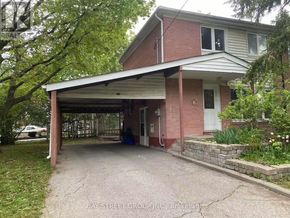 328 Neal Dr in Richmond Hill, ON - Building Photo