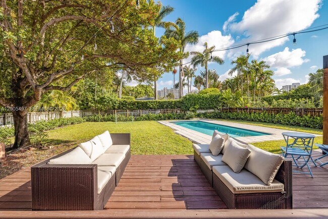 1411 NE 101st St in Miami Shores, FL - Building Photo - Building Photo