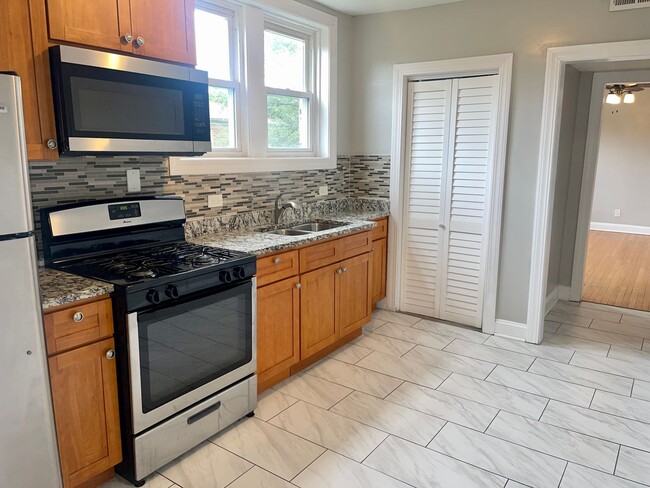property at 7822 S Kingston Ave