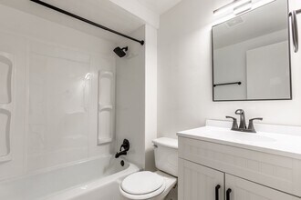 601 E Warrington Ave in Pittsburgh, PA - Foto de edificio - Building Photo