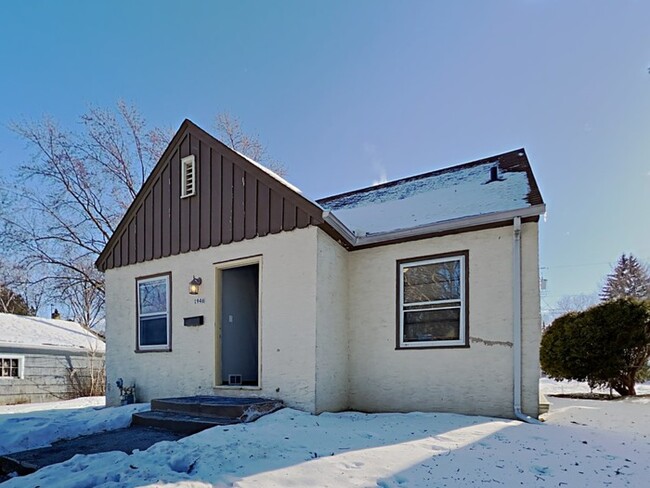 property at 1946 Cottage Ave E