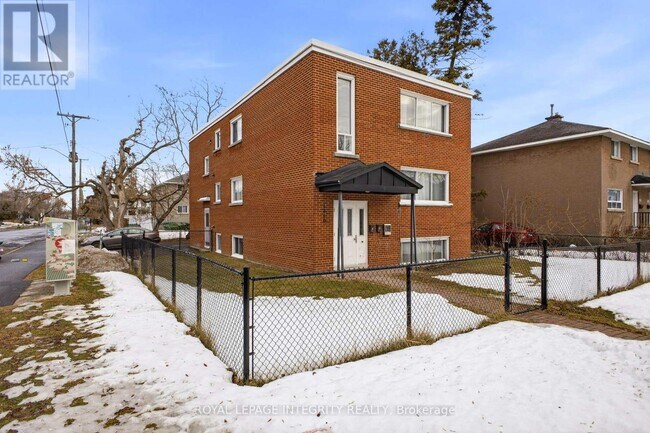 1219 Dorchester Ave in Ottawa, ON - Building Photo - Building Photo
