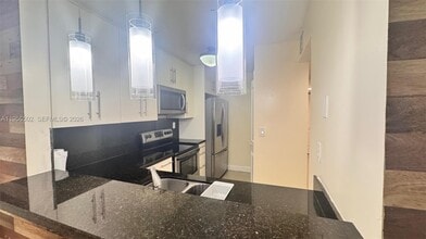 15610 SW 80th St in Miami, FL - Building Photo - Building Photo