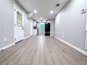 6431 Myrtle St in Houston, TX - Building Photo - Building Photo
